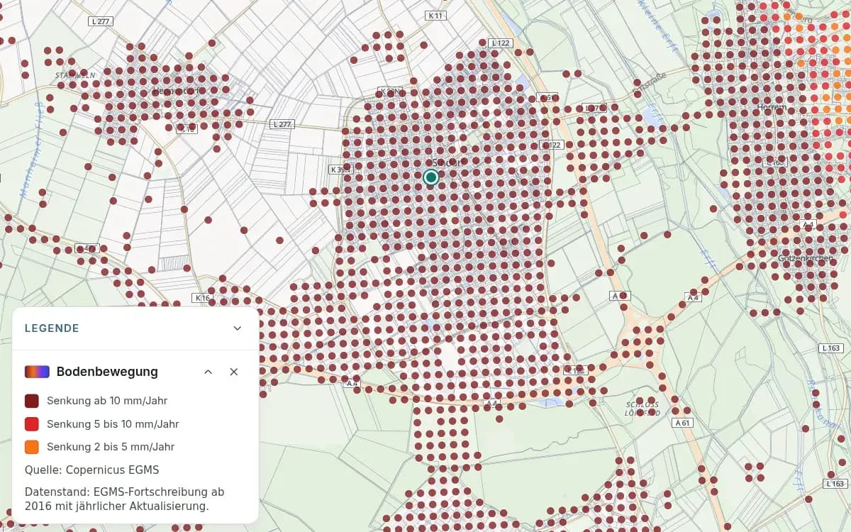 Rhein-Erft-Kreis mit einem dichten Muster dunkelroter, roter und orangefarbener Messpunkte sowie einer markierten Stelle. Die Legende zeigt Bodensenkungen von 2 bis 5, 5 bis 10 und ab 10 mm pro Jahr.