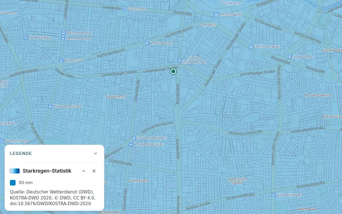 Blau eingefärbte Starkregen-Statistik über dem Berliner Beispielviertel mit geöffneter Regenmengen-Legende.
